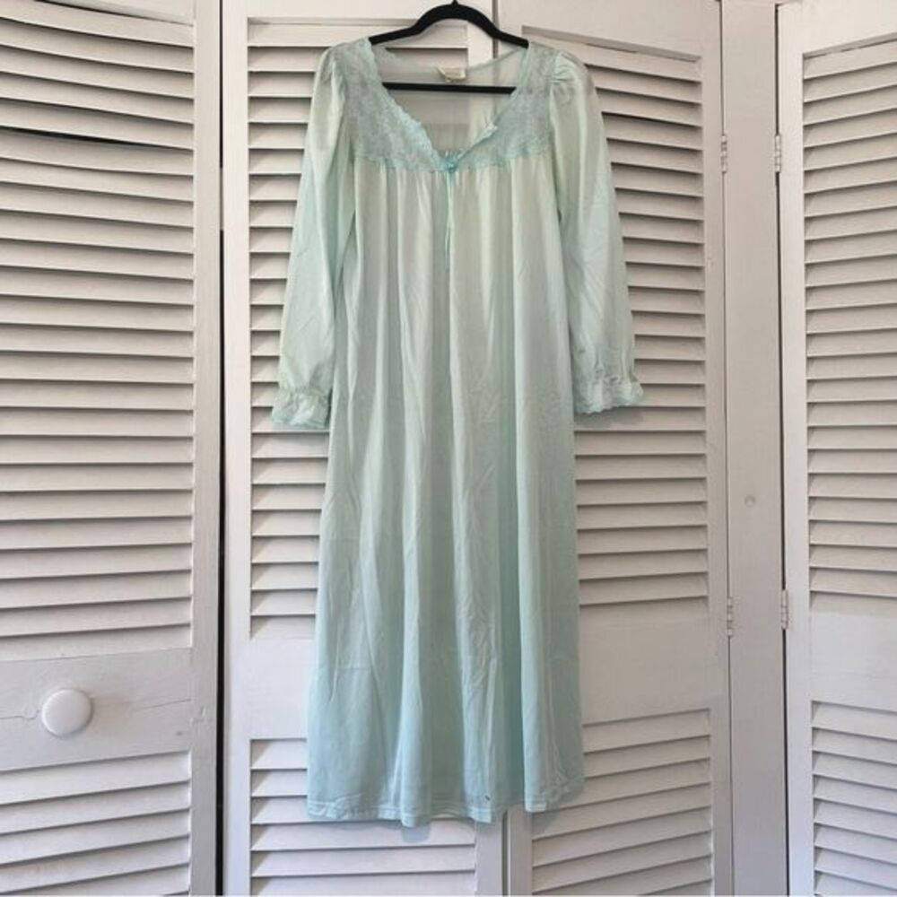 Vintage Carriage Court size Small Light Blue Teal Dressing Gown Night Gown